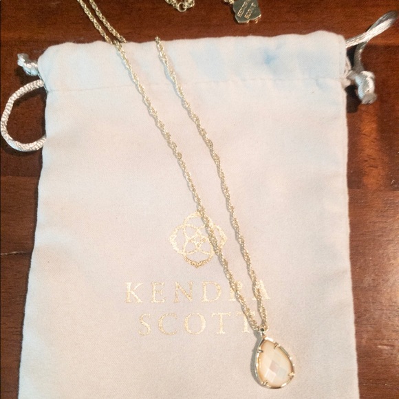Kendra Scott Jewelry - Kendra Scott necklace